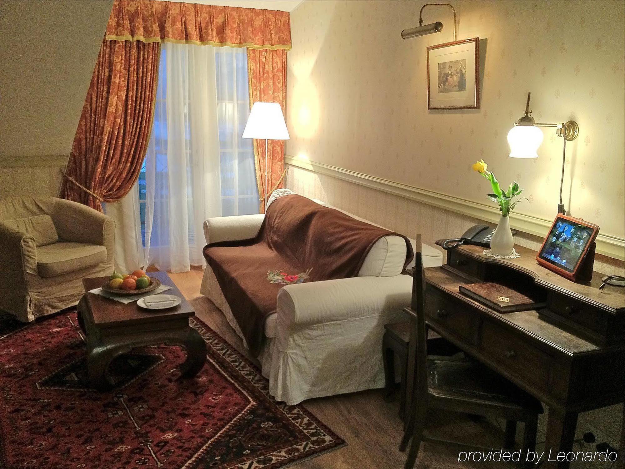 Paedaste Manor Eksteriør billede