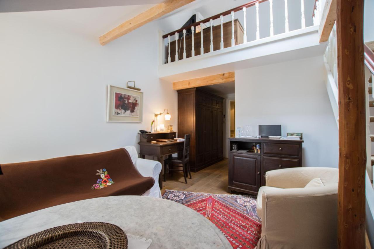 Paedaste Manor Eksteriør billede